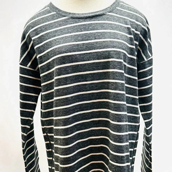 LOFT Women Long Sleeve Pullover Round Neck Gray/White Striped Shirt Size Medium - Picture 1 of 14
